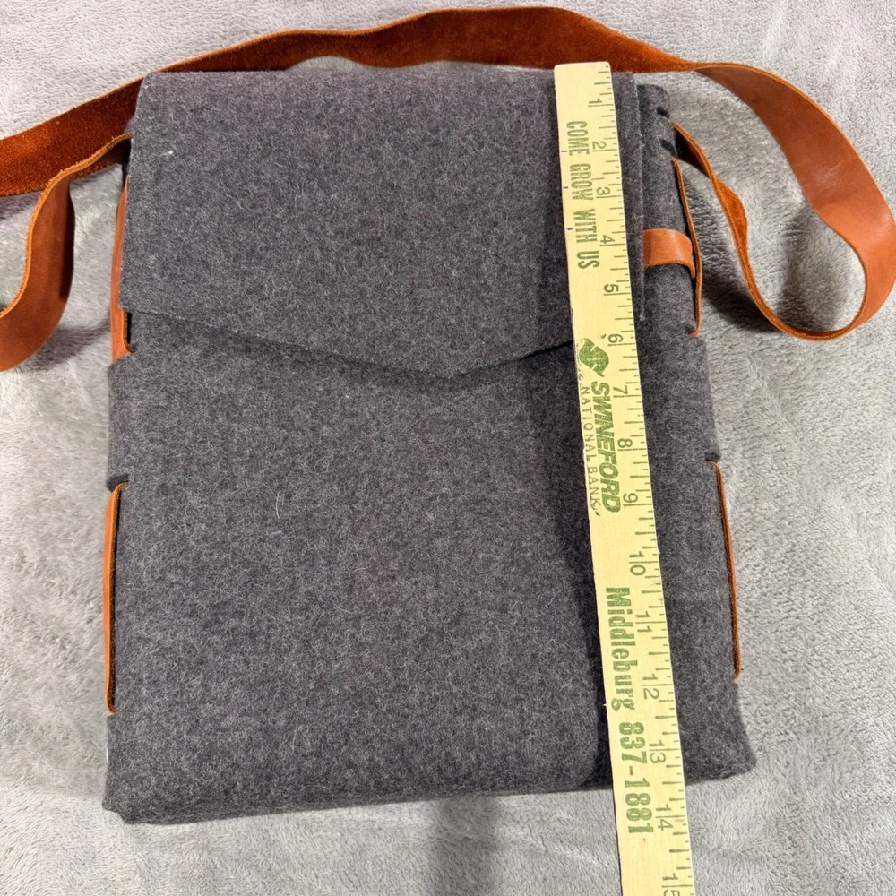 Rustico Messenger Bag Unisex Medium Grey Felt Leather Wool Satchel Crossbody